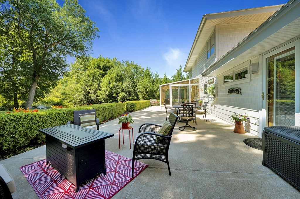 3 Bradford Road Danvers, MA 01923 - Photo 3 of 33 Gallery Image 3