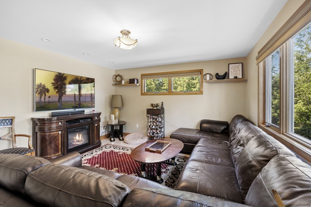 3 Bradford Road Danvers, MA 01923 - Photo 10 of 33 Gallery Image 10