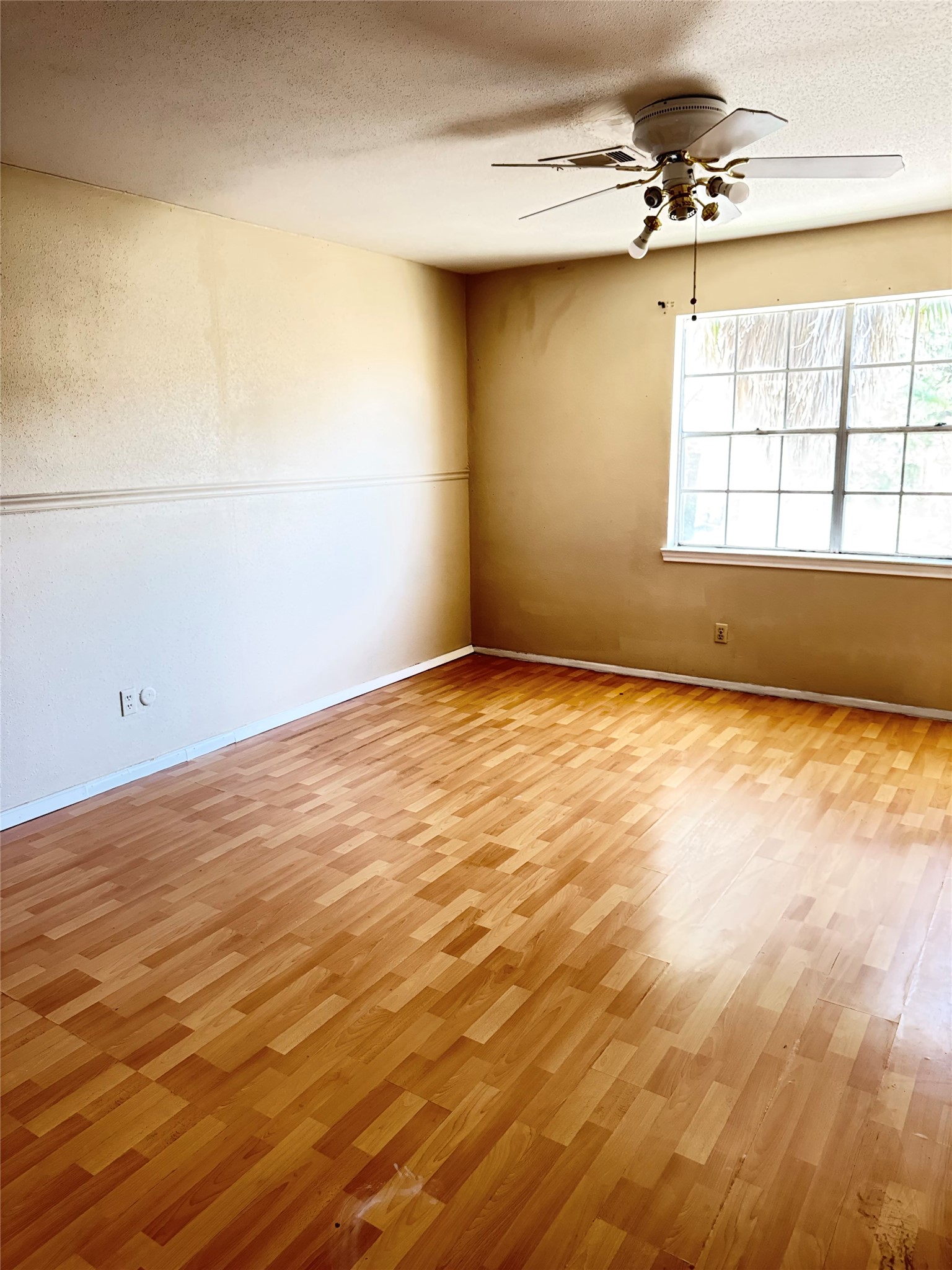 7818 Grove Ridge Drive Houston, TX 77061 - Photo 6 of 7 a view of an empty room and window