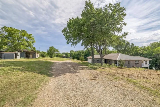 $275,000 | 37 Busby Lane, Bells, TX 75414