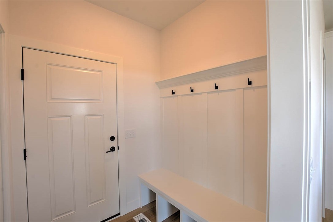 230 Lea Lane Forsyth, IL 62535 - Photo 14 of 30 Garage entry/mud room