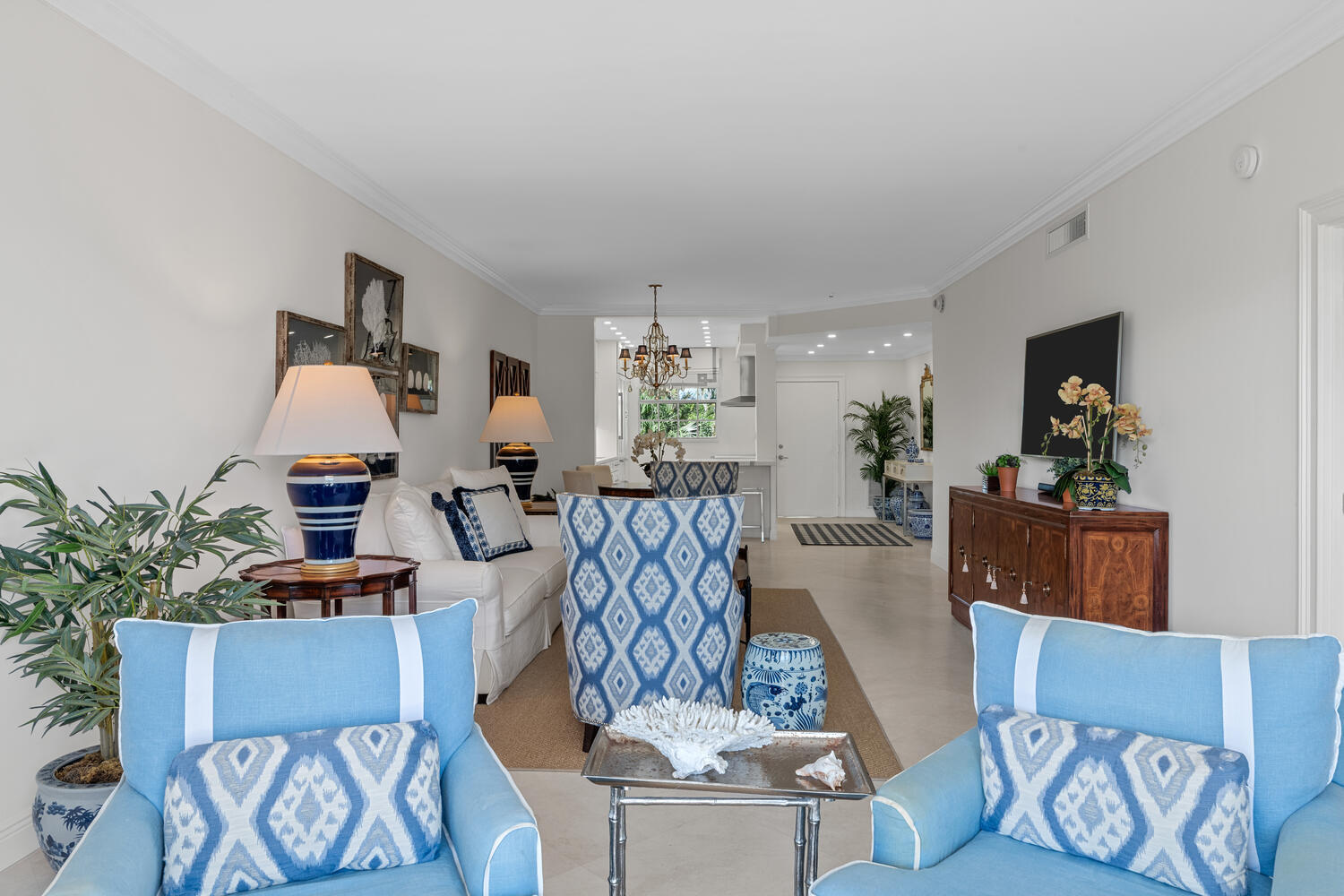127 Peruvian Avenue, Unit 302 Palm Beach, FL 33480 - Photo 27 of 43 a living room with furniture and a potted plant