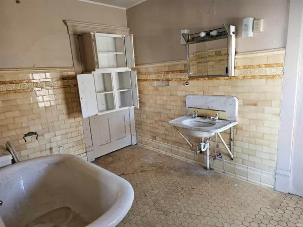 $159,900 | 1003 North Street, Logansport, IN 46947