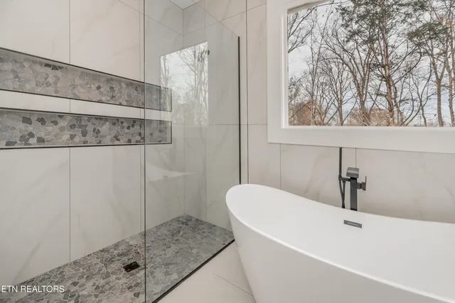 $574,900 | 328 Nuhya Lane, Loudon, TN 37774