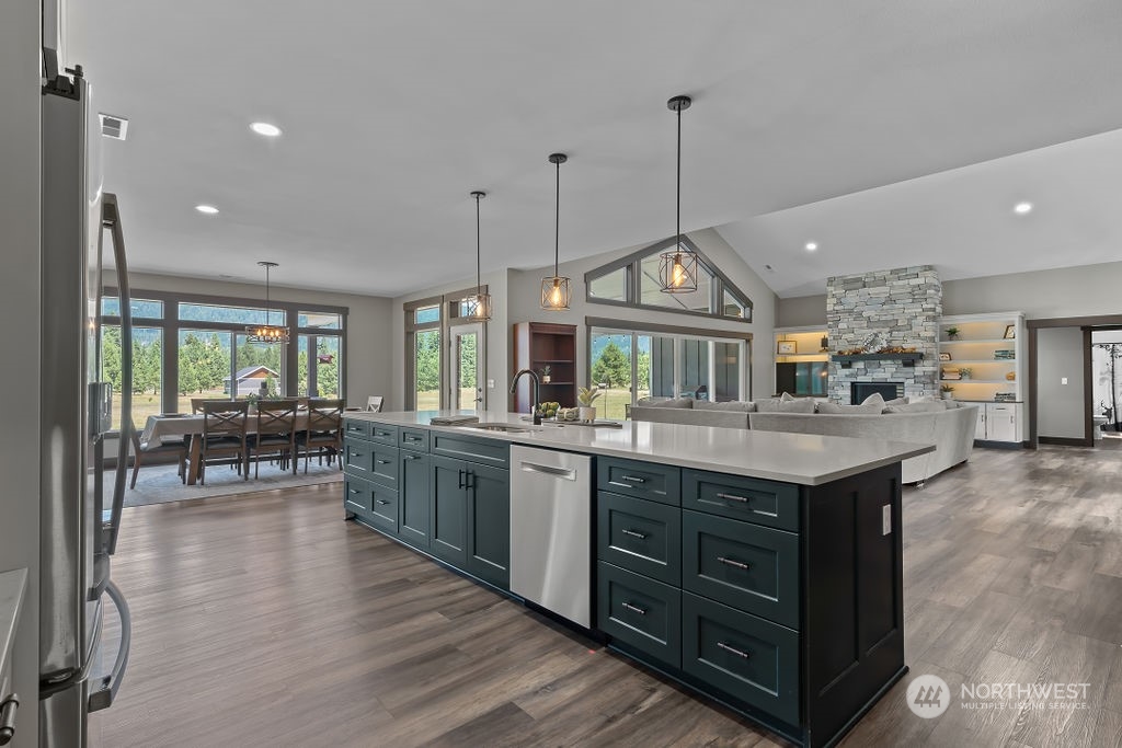 1450 Old Cedars Road Cle Elum, WA 98922 - Photo 13 of 40 a kitchen with lots of counter top space