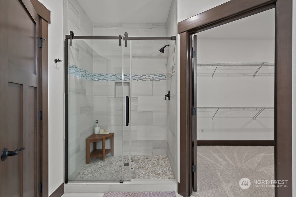 1450 Old Cedars Road Cle Elum, WA 98922 - Photo 19 of 40 a bathroom with a glass shower door