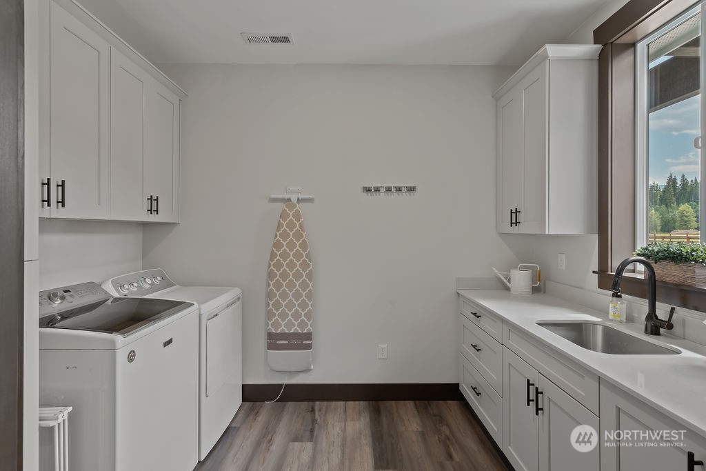 1450 Old Cedars Road Cle Elum, WA 98922 - Photo 29 of 40 a kitchen with a sink stove and cabinets