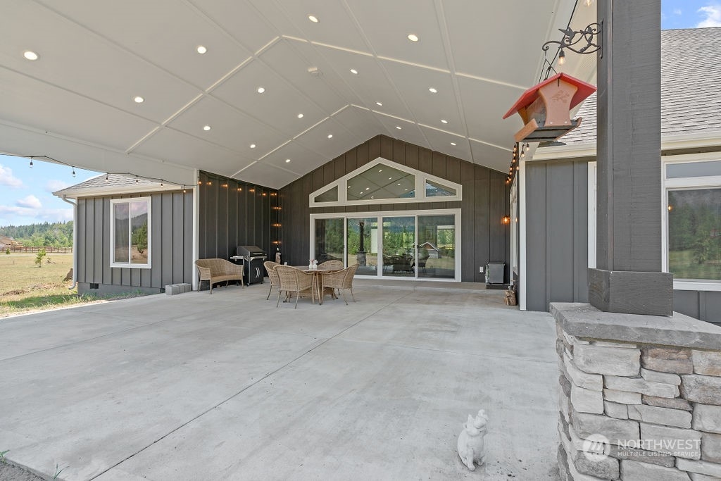 1450 Old Cedars Road Cle Elum, WA 98922 - Photo 32 of 40 a very nice looking room with a large window and chandelier
