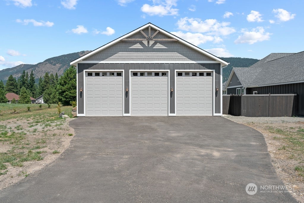 1450 Old Cedars Road Cle Elum, WA 98922 - Photo 4 of 40 a front view of a house with a yard and garage