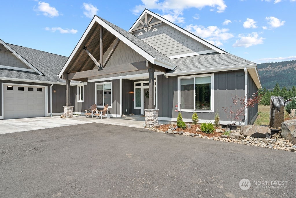 1450 Old Cedars Road Cle Elum, WA 98922 - Photo 5 of 40 a front view of a house with basket ball court and a garage