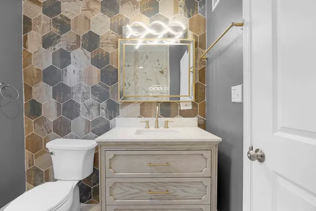 $395,000 | 8250 South Rhodes Avenue, Chicago, IL 60619