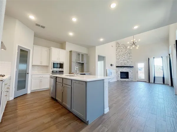 $3,150 | 816 Brenham Avenue, Celina, TX 75009