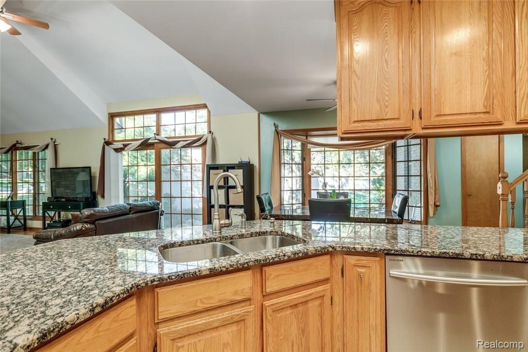 817 Wilwood Road Rochester, MI 48309 - Photo 11 of 44 817 Wilwood Rd Rochester Hills-large-016-4-817 Wilwood Road00016-1500x1000-72dpi.jpg