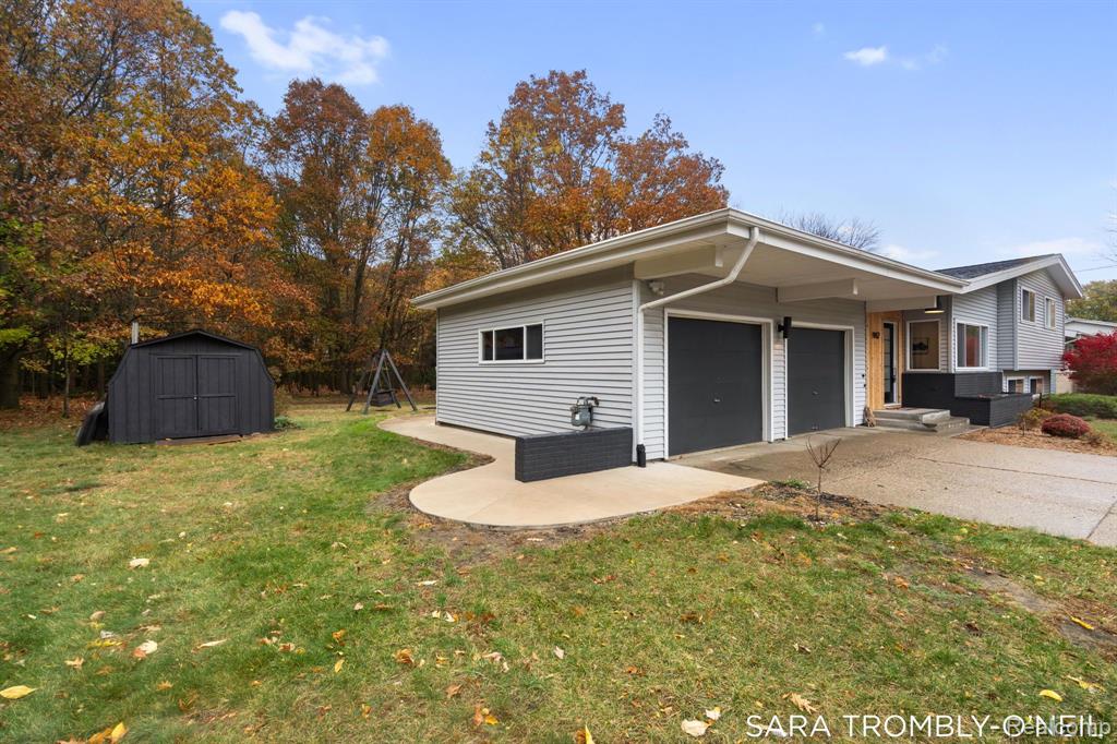 962 Seminole Road Norton Shores, MI 49441 - Photo 6 of 54