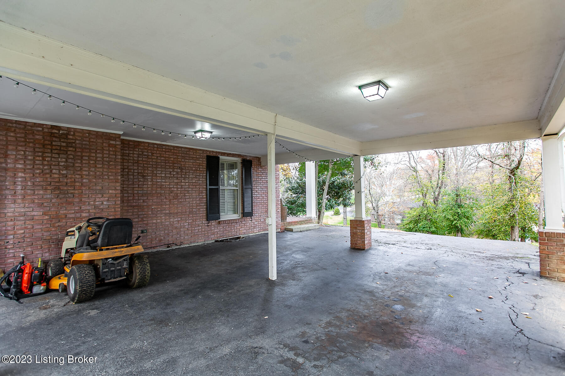 1906 Round Ridge Road Louisville, KY 40207 - Photo 12 of 71 1906 Round Ridge Rd-12