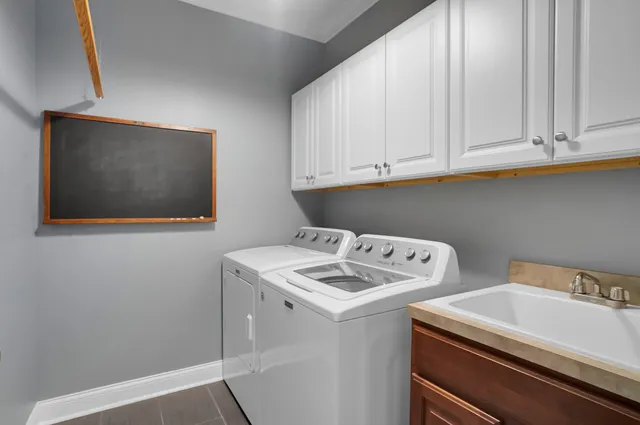 $465,000 | 929 River Rock Drive, Holly, MI 48442