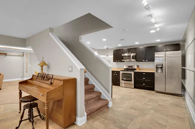 $465,000 | 929 River Rock Drive, Holly, MI 48442