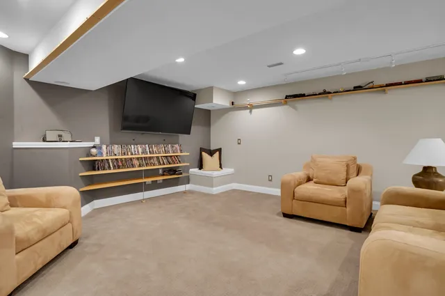 $465,000 | 929 River Rock Drive, Holly, MI 48442