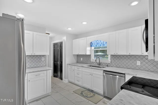 $489,899 | 15346 Woodstone Circle, Bristol, VA 24202