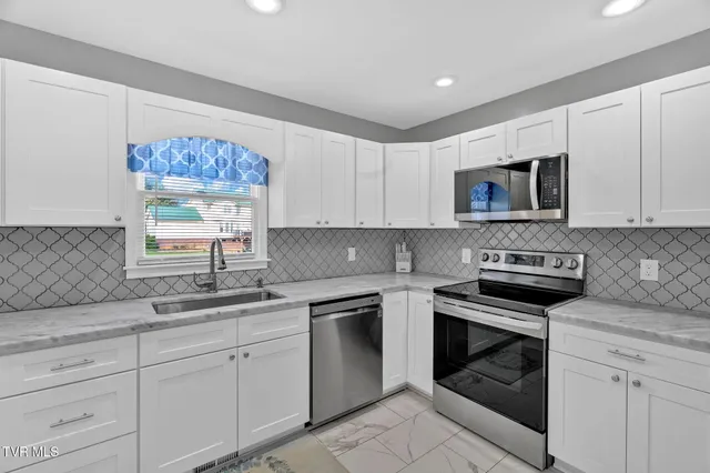 $489,899 | 15346 Woodstone Circle, Bristol, VA 24202