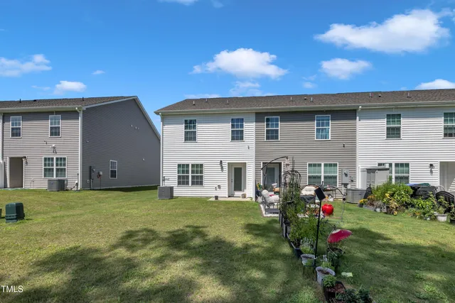 a view of a house with a backyard