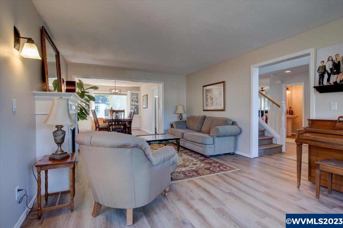1146 Keystone Loop Northeast Keizer, OR 97303 - Photo 4 of 40 Gallery Image 4