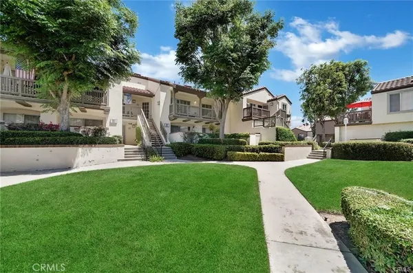 $514,900 | 104 South Cross Creek Road, Unit M, Orange, CA 92869