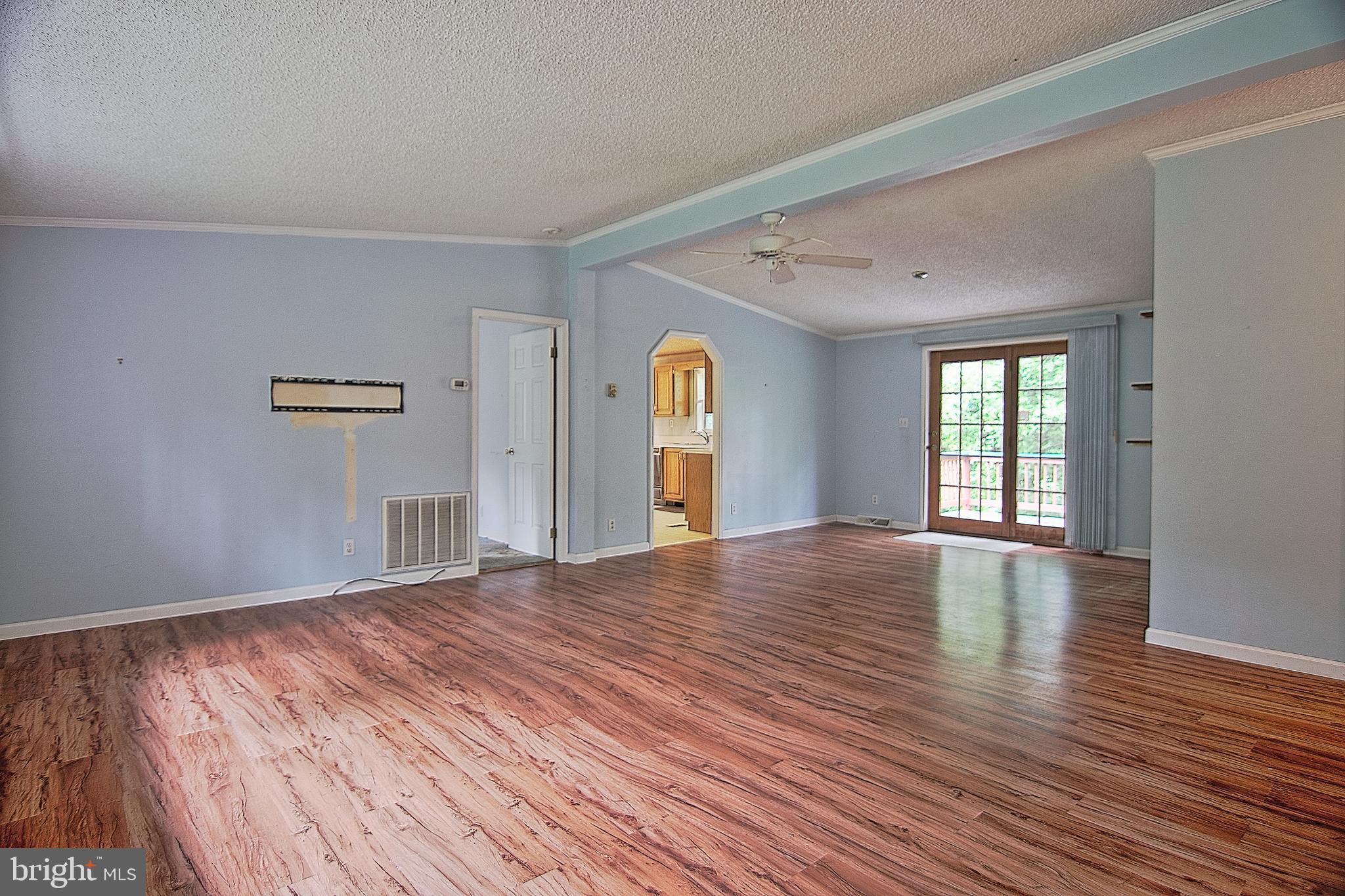 242 Congo-Niantic Road Barto, PA 19504 - Photo 2 of 29 Living Room