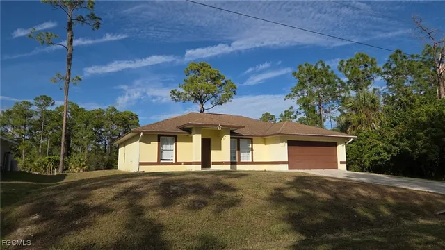 $1,600 | 1013 Butler Street East, Lehigh Acres, FL 33974