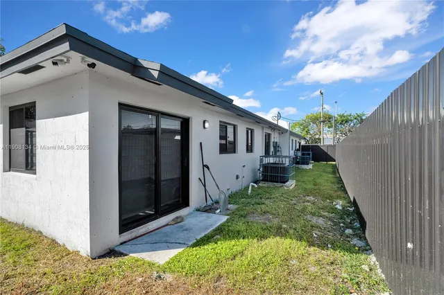 $3,500 | 2490 Northwest 44th Street, Unit 2490, Miami, FL 33142