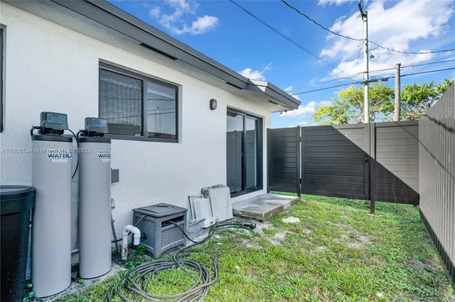 $3,500 | 2490 Northwest 44th Street, Unit 2490, Miami, FL 33142