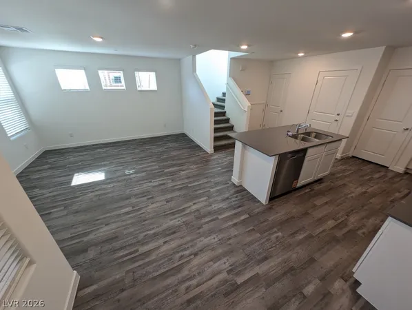 $1,975 | 924 Violet Heron Street, Henderson, NV 89011