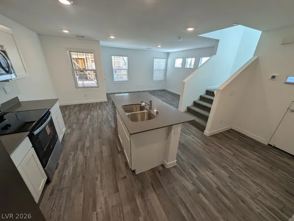 $1,975 | 924 Violet Heron Street, Henderson, NV 89011