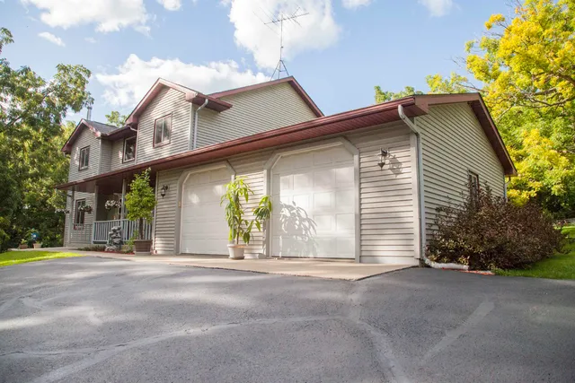 $575,900 | 4302 Green Leaf Glen, Dodgeville, WI 53533