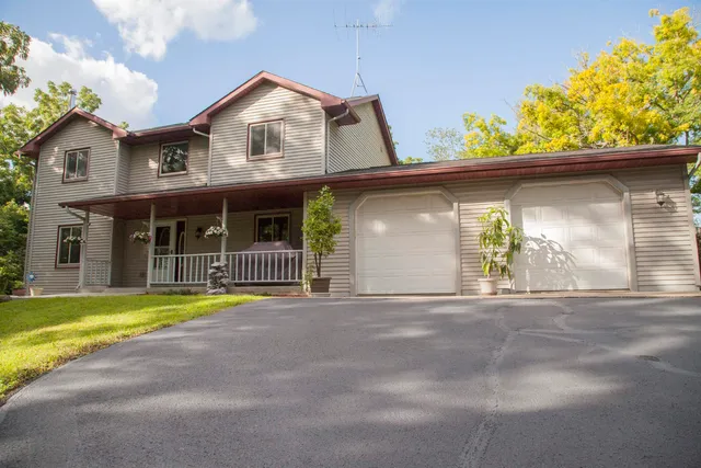 $575,900 | 4302 Green Leaf Glen, Dodgeville, WI 53533