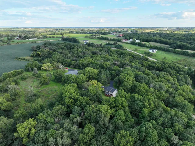 $575,900 | 4302 Green Leaf Glen, Dodgeville, WI 53533