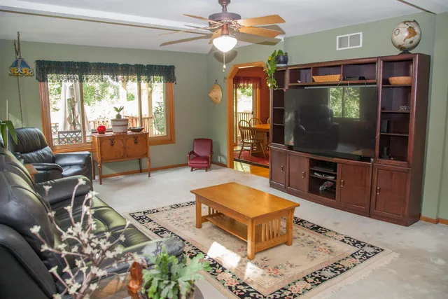 $575,900 | 4302 Green Leaf Glen, Dodgeville, WI 53533