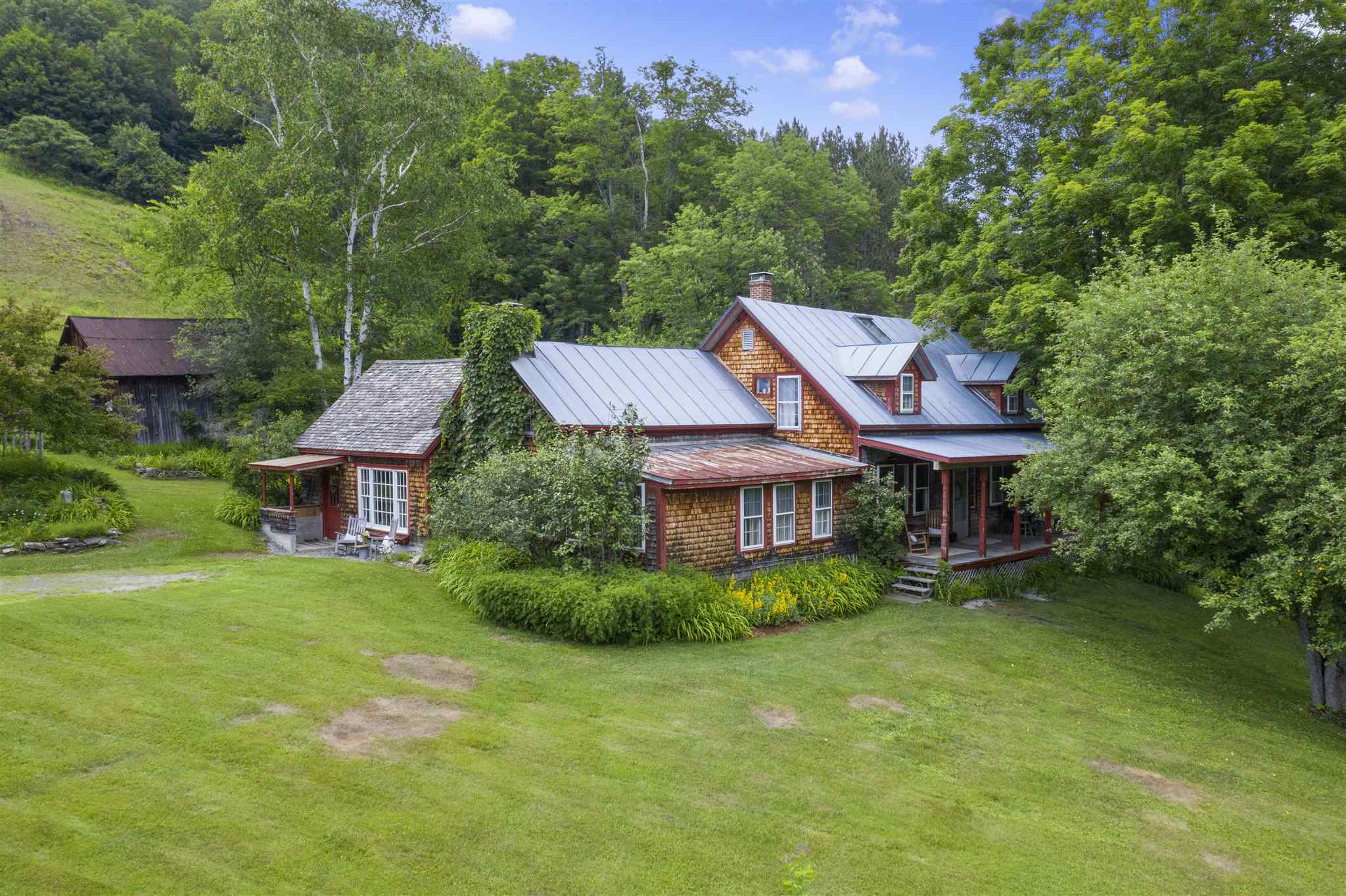 545 Starbuck Road Pomfret, VT 05084 - Photo 2 of 32