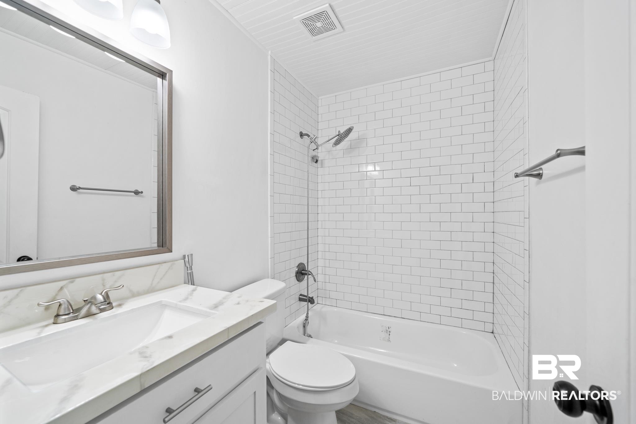 5716 Post Oak Court Mobile, AL 36609 - Photo 16 of 23 Primary Bath