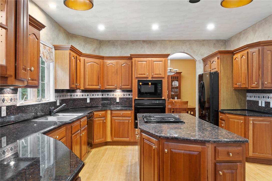 290 Albion Road Lincoln, RI 02865 - Photo 4 of 50