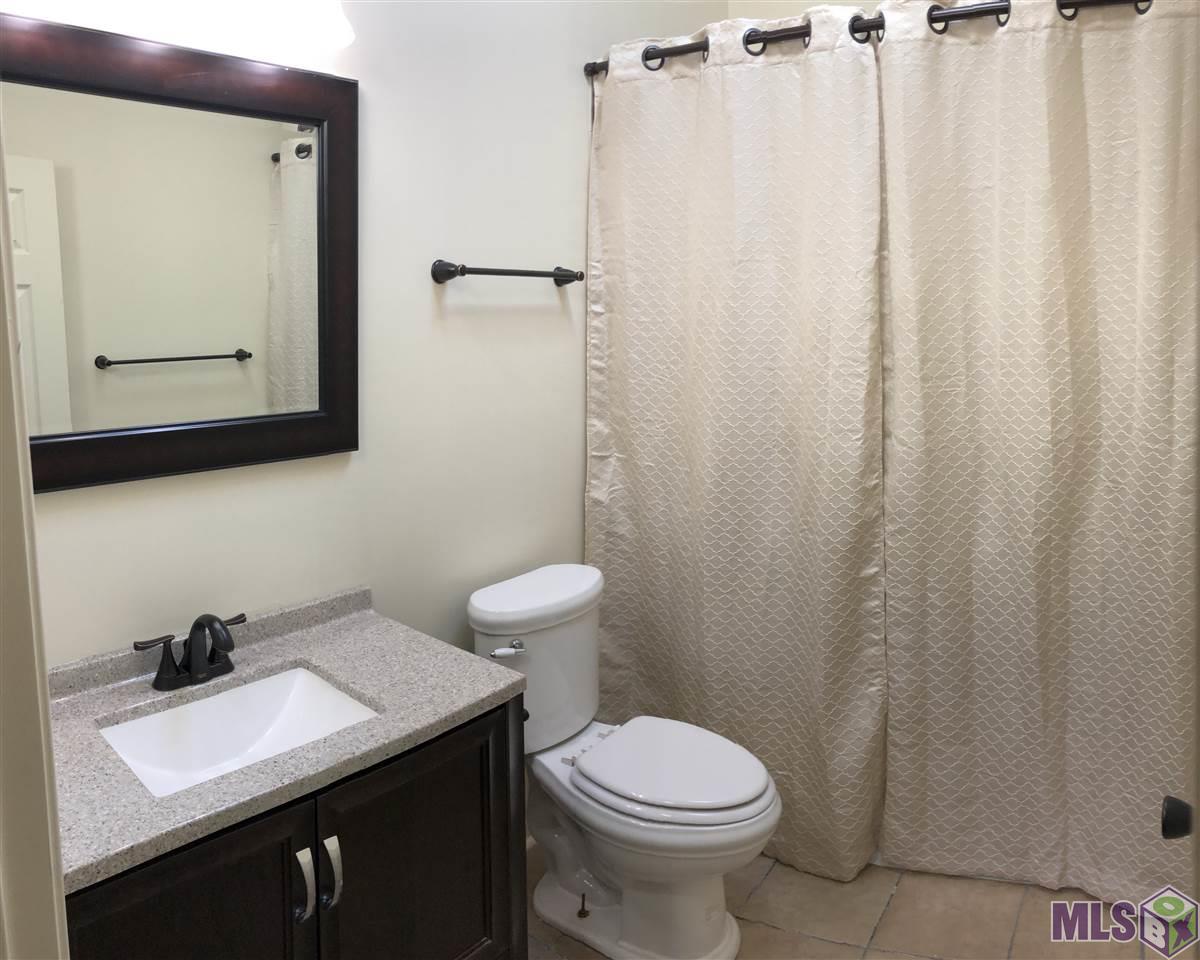 2113 Maple Ridge Avenue Baton Rouge, LA 70816 - Photo 7 of 11 Master Bath