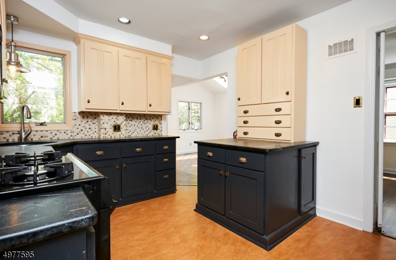 742 Ridgewood Road Millburn, NJ 07041 - Photo 4 of 11