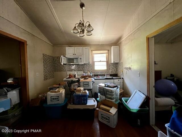 108 Mink Lane Bushkill, PA 18324 - Photo 14 of 15 a view of a livingroom with furniture