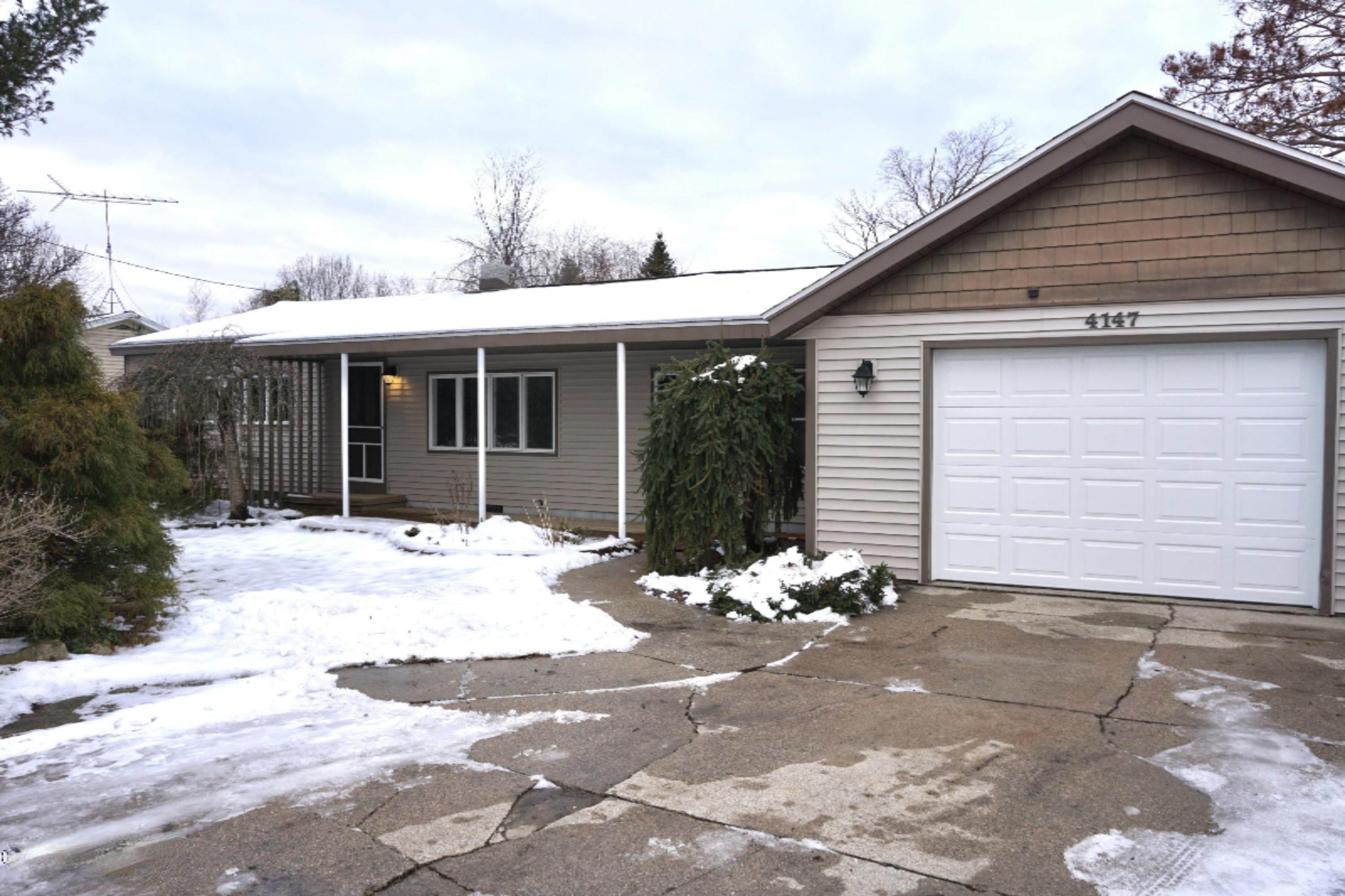 4147 South Brooks Road Muskegon, MI 49444 - Photo 1 of 27 fullsizeoutput_f21