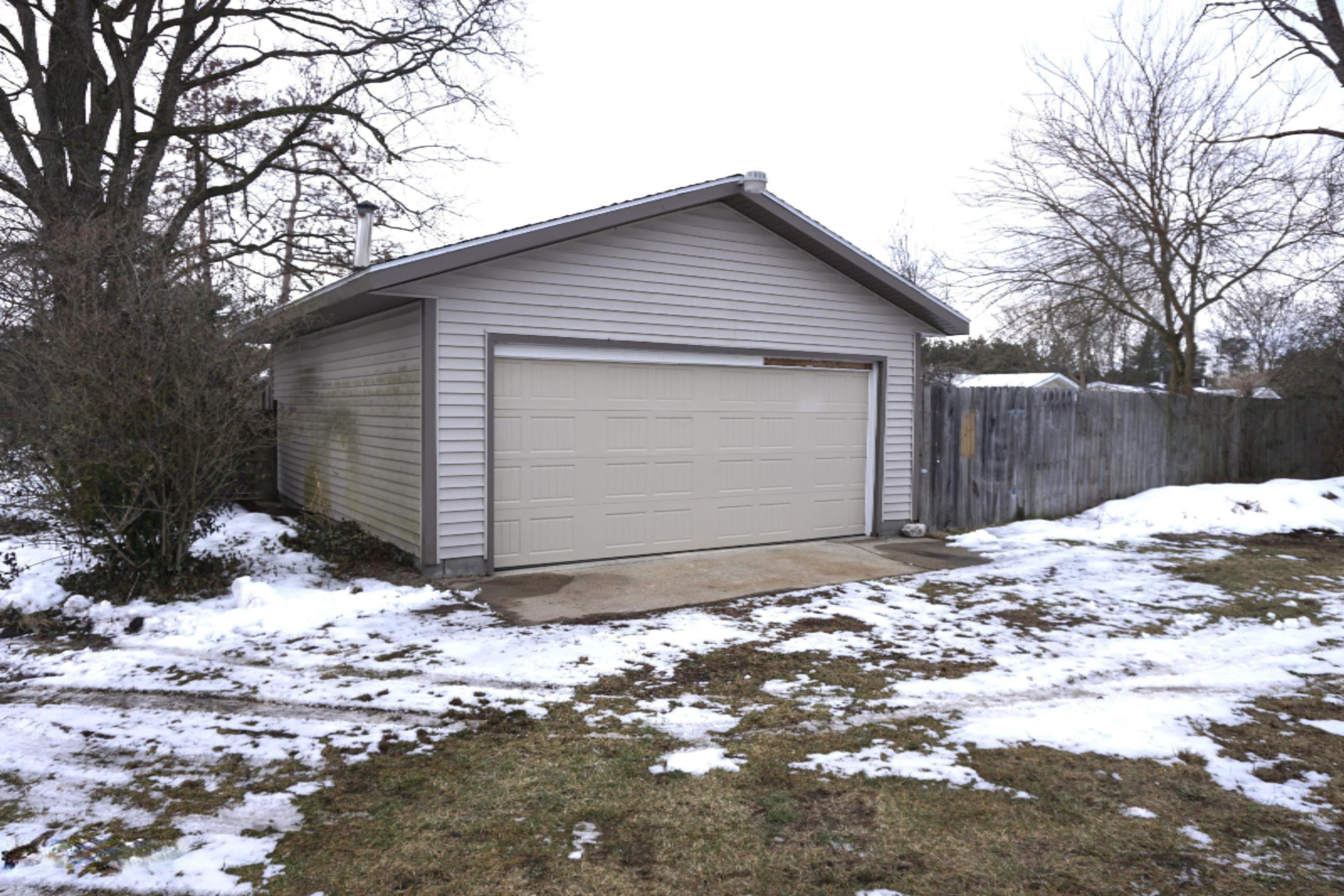 4147 South Brooks Road Muskegon, MI 49444 - Photo 7 of 27 fullsizeoutput_f23