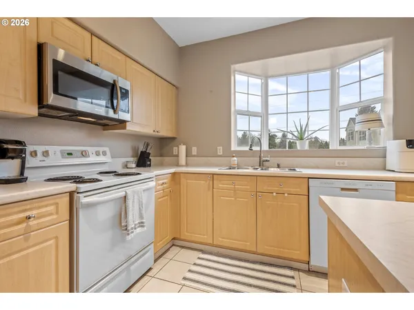 $293,800 | 19900 Southwest Poplarwood Place, Tualatin, OR 97062