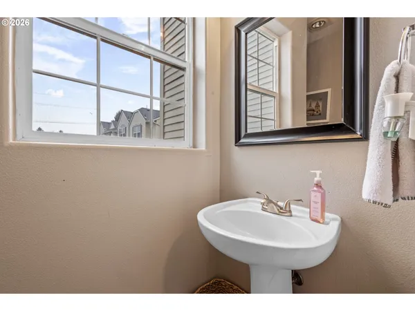 $293,800 | 19900 Southwest Poplarwood Place, Tualatin, OR 97062