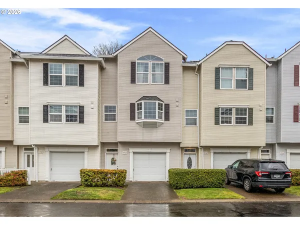 $293,800 | 19900 Southwest Poplarwood Place, Tualatin, OR 97062