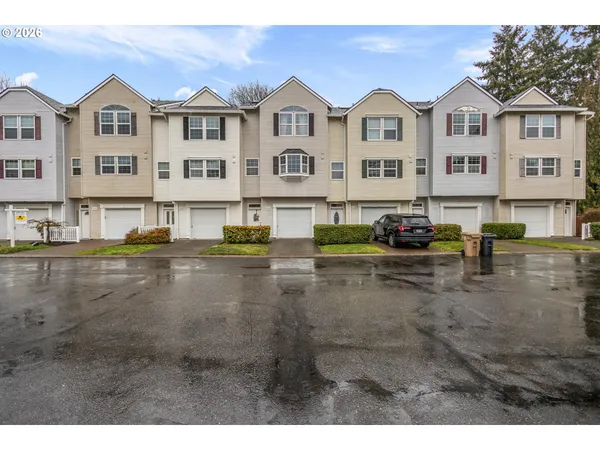 $293,800 | 19900 Southwest Poplarwood Place, Tualatin, OR 97062