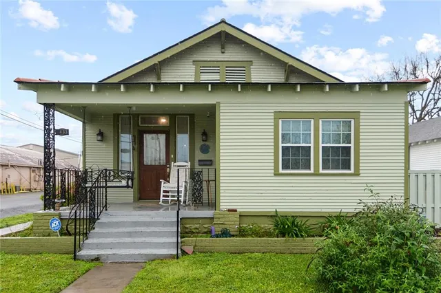 $310,000 | 433 Monroe Street, Gretna, LA 70053